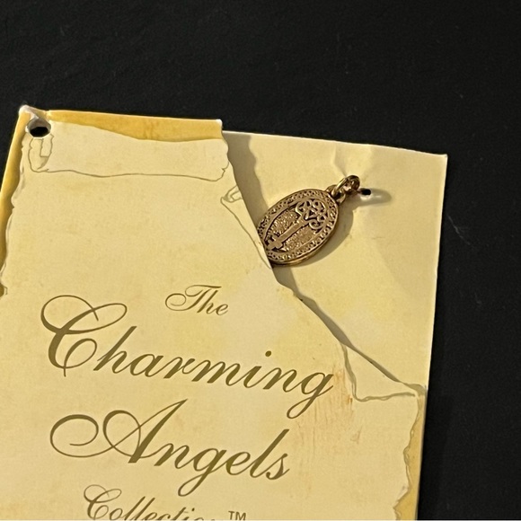 Christiana Guardian of Secrets Sculpted Pendant The Charming Angels Collection - Picture 8 of 10